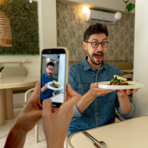 Foodie Call 2025: Essen statt Emotionen? Warum Gen Z Dates als Budget-Trick nutzt