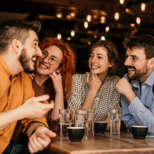 Dating mit Freunden: Warum Singles sich heute mehr Rat holen als früher